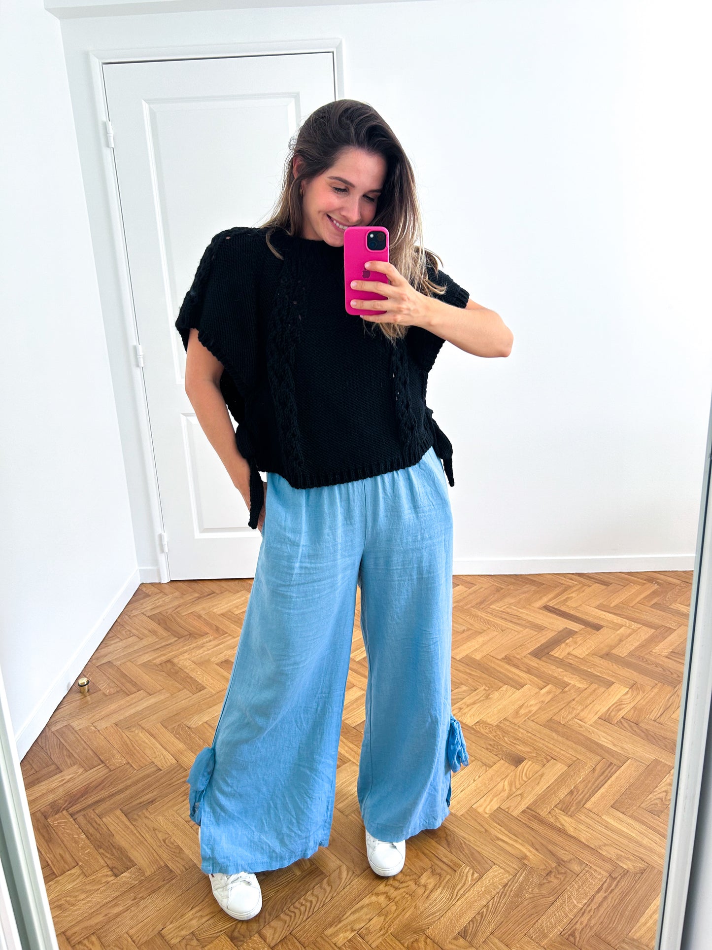 Pants with bow at the bottom