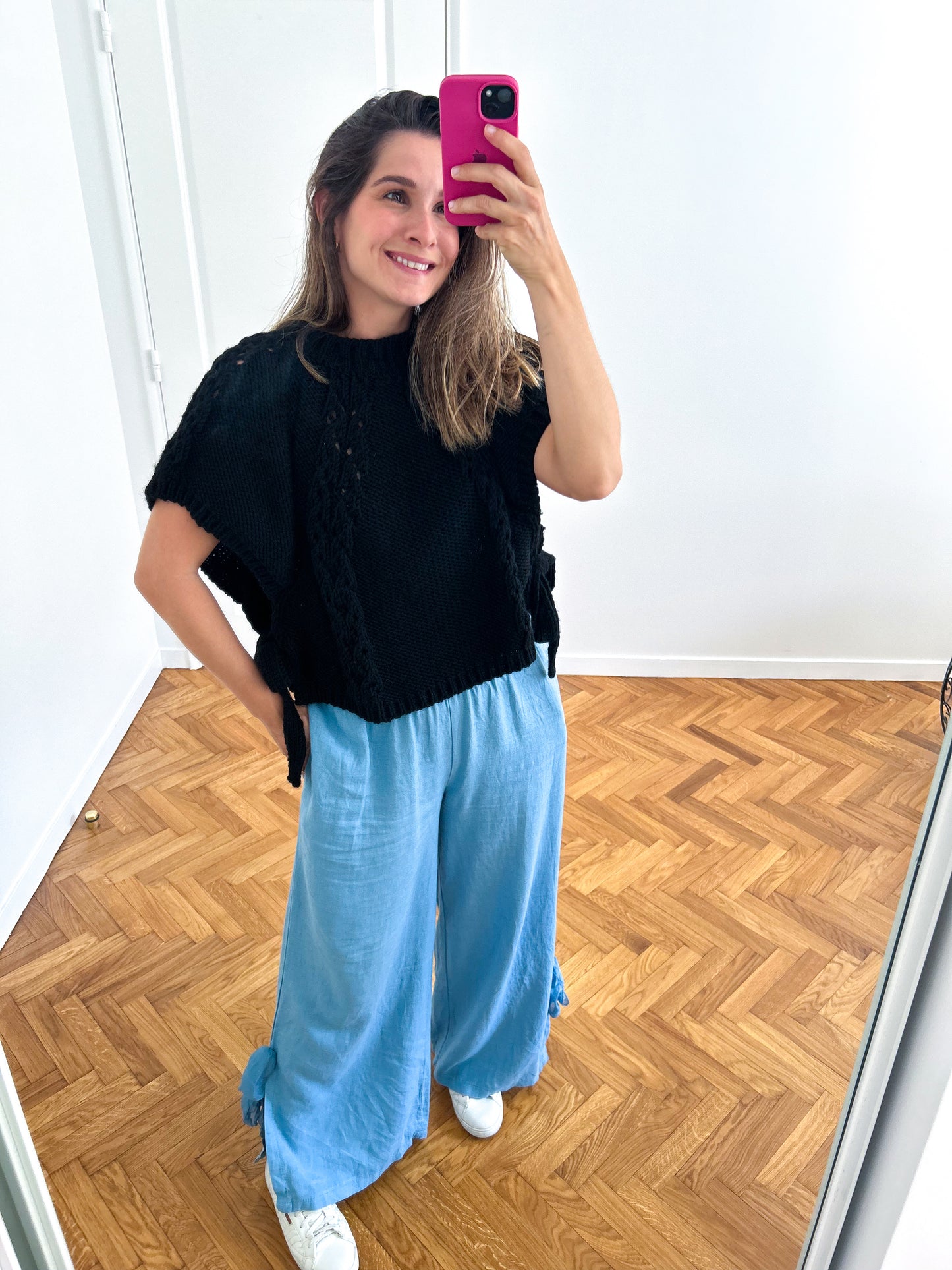 Pants with bow at the bottom