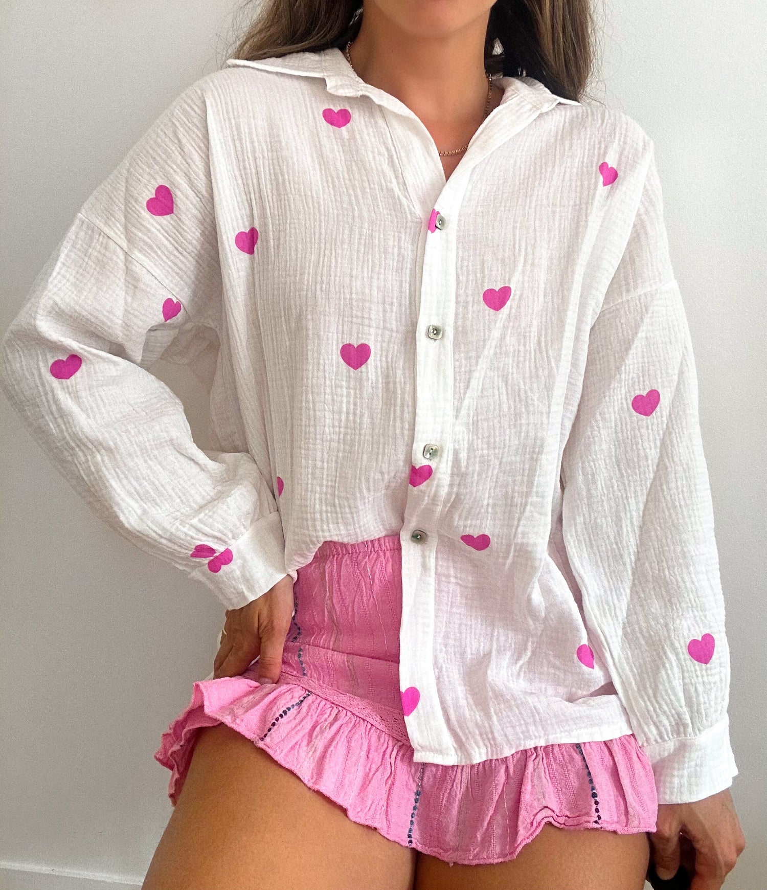 BLOUSES, CHEMISES & T-SHIRTS